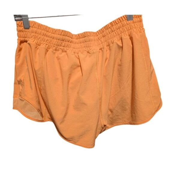 LULULEMON ATHLETICA Hotty Hot Short High-Rise '2.5" Size 12 - Picture 4 of 4